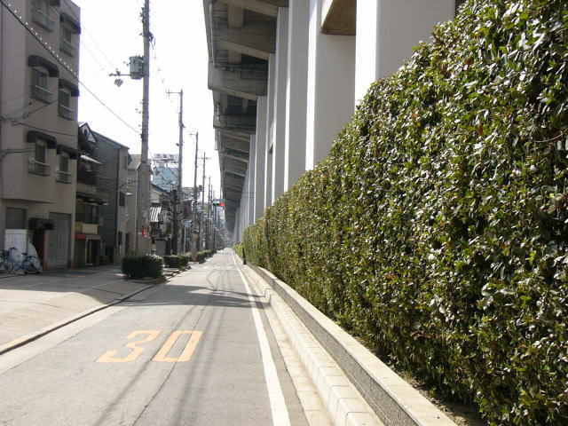 チンチン電車の線路跡にできた高速道路